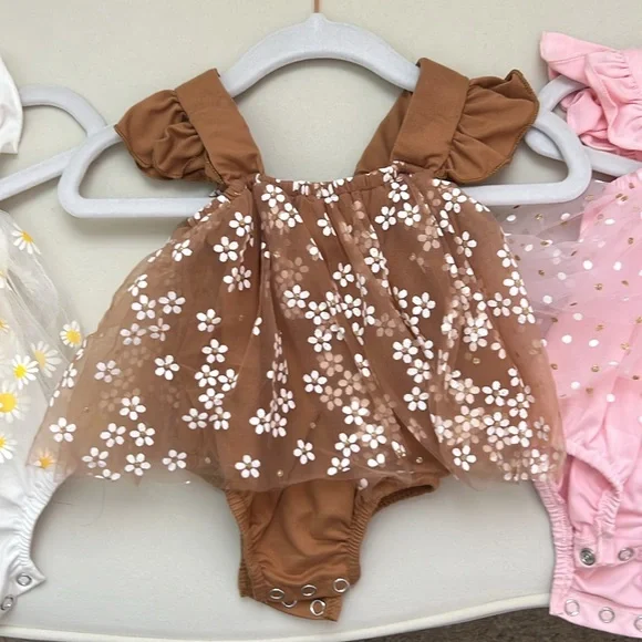 Bailey’s Blossoms 0-3 month bundle - Picture 3 of 5